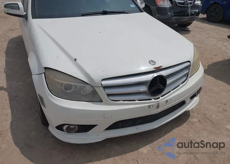 2009 Mercedes-Benz C 300 Luxury/Sport z USA, uszkodzony, nr VIN WDDGF54X39F200565